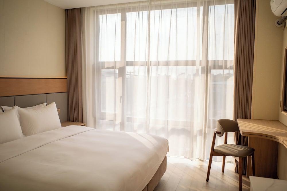 Shanghai Joyful Star Hotel Room Type - Deluxe King Room