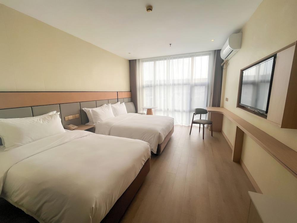 Shanghai Joyful Star Hotel Room Type - Family Room