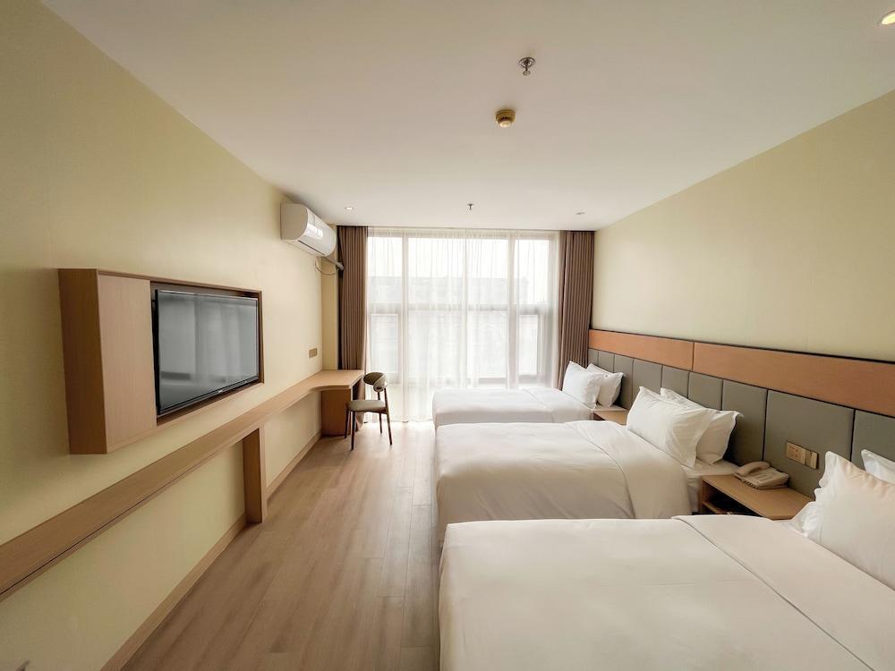 Shanghai Joyful Star Hotel Room Type - Triple Room