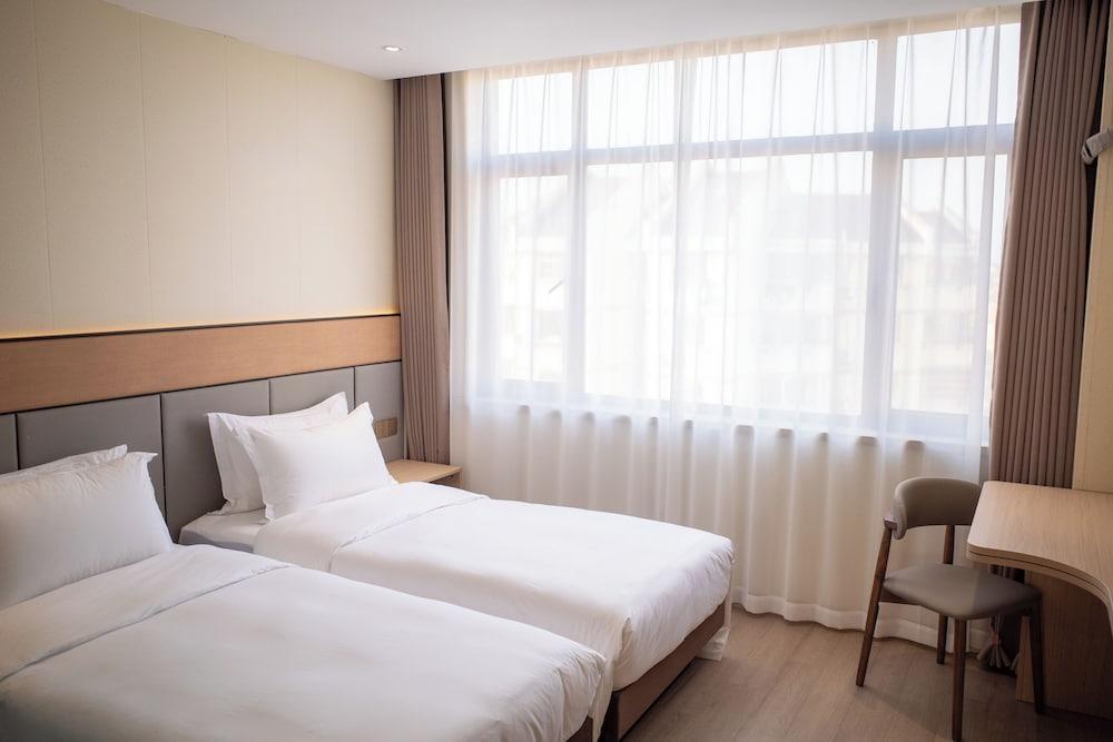 Shanghai Joyful Star Hotel Room Type - Standard Twin Room