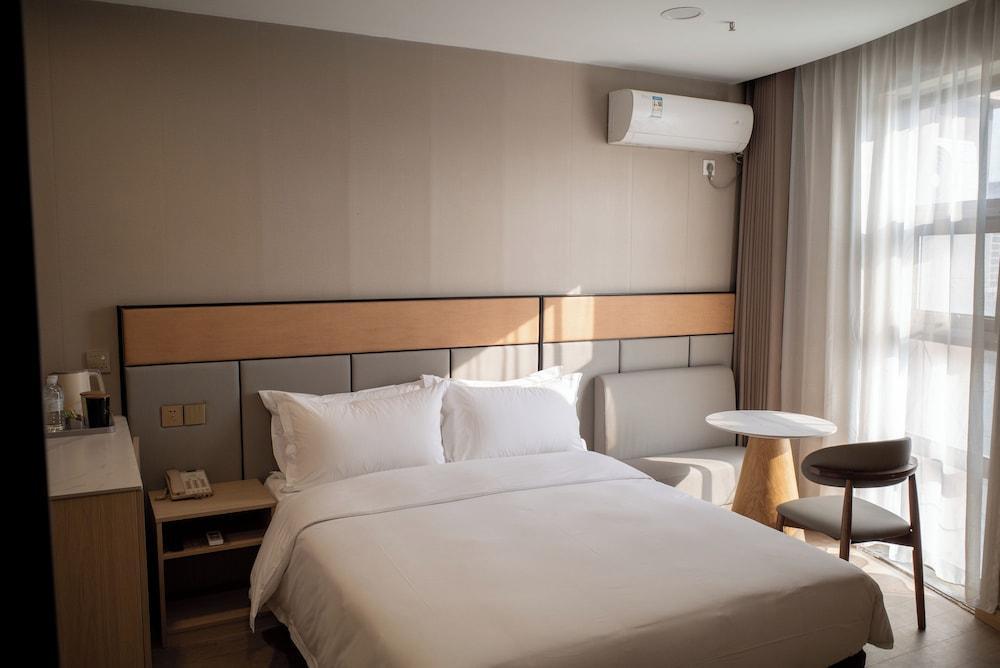 Shanghai Joyful Star Hotel Room Type - Standard King Room