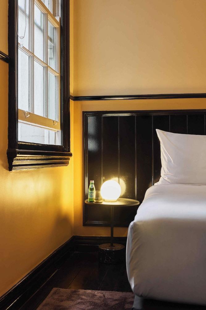 Hotel Diplomat Sydney - Tap to explore photos