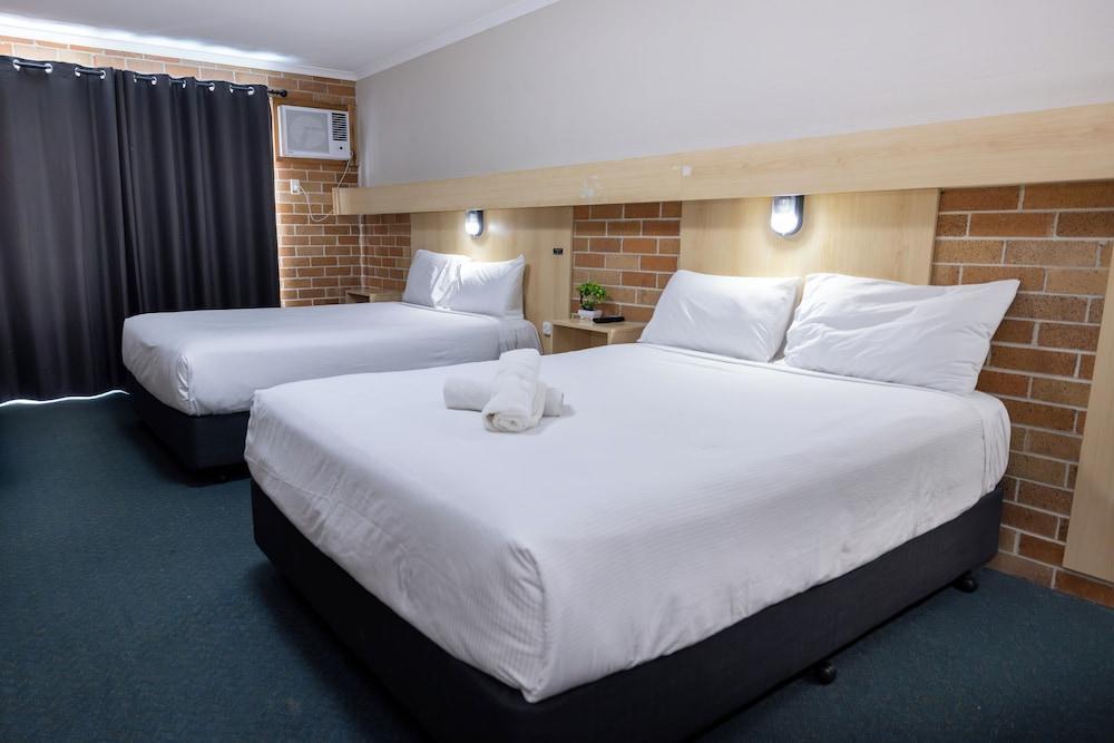 Windsor Riverview Inn Room Type - Triple Room