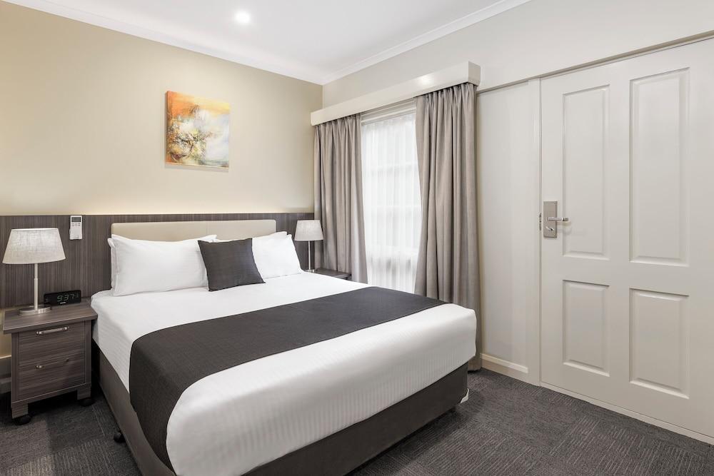 Quality Hotel Melbourne Airport Room Type - Superior Queen Studio