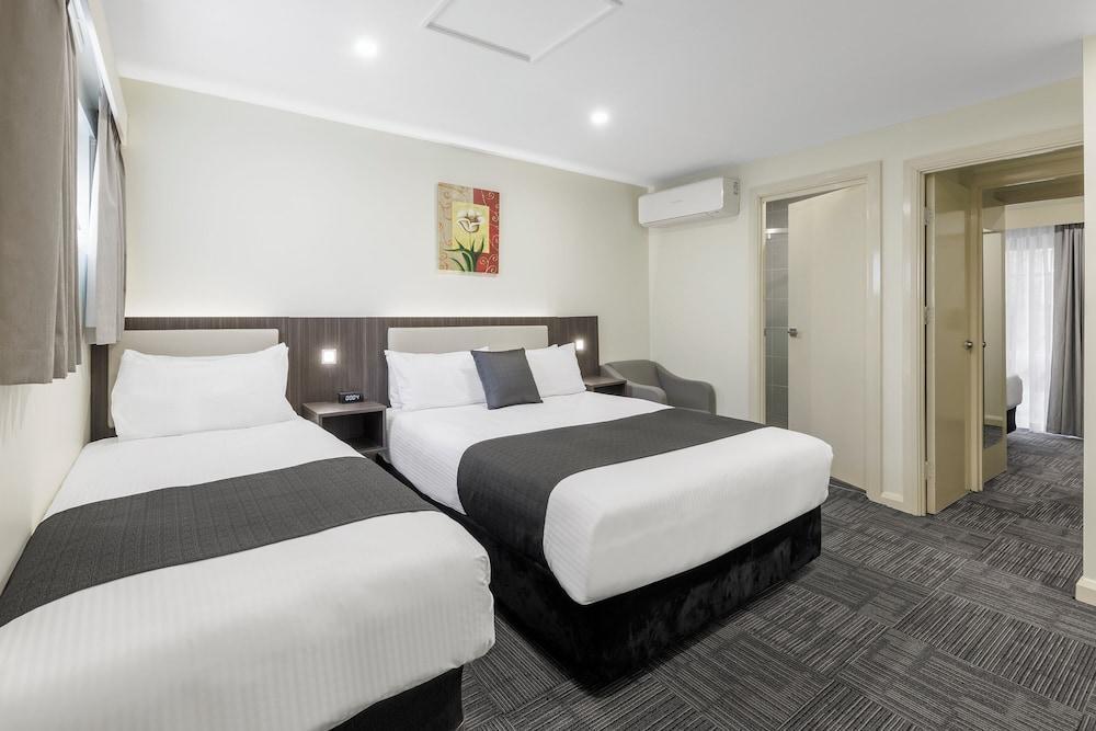 Quality Hotel Melbourne Airport - Tap to explore photos