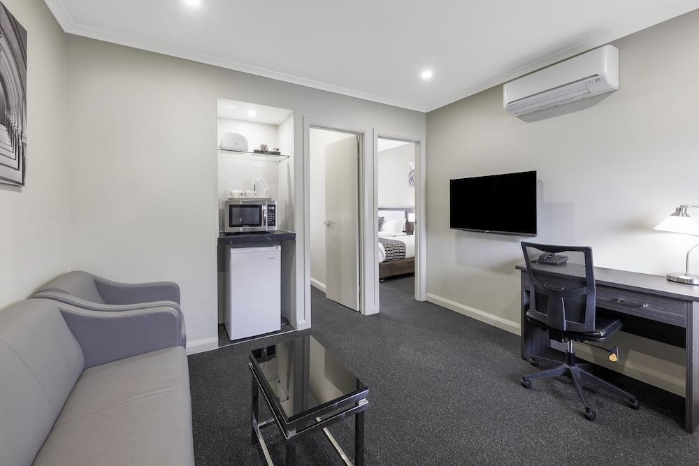 Quality Hotel Melbourne Airport Room Type - Deluxe Two Bedroom Family Suite (Located Upstairs)