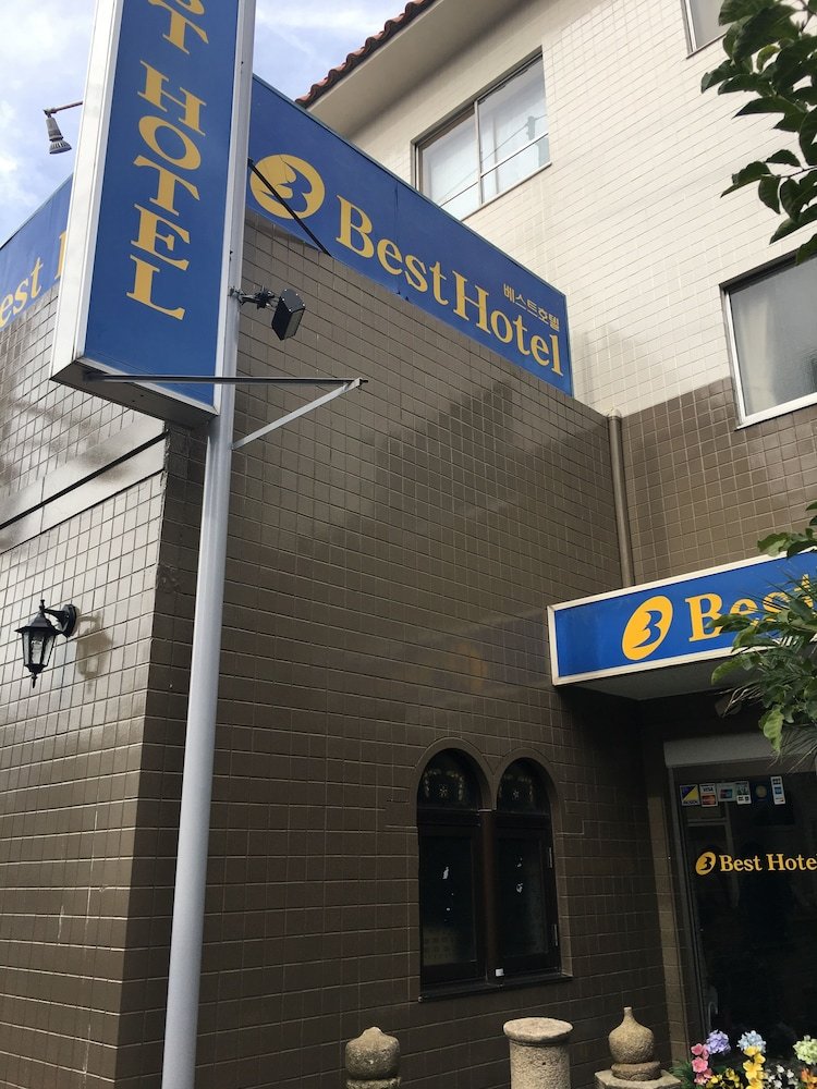 Best Hotel - Tap to explore photos