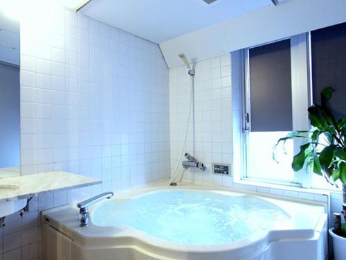 HOTEL LiVEMAX Korakuen - Tap to explore photos