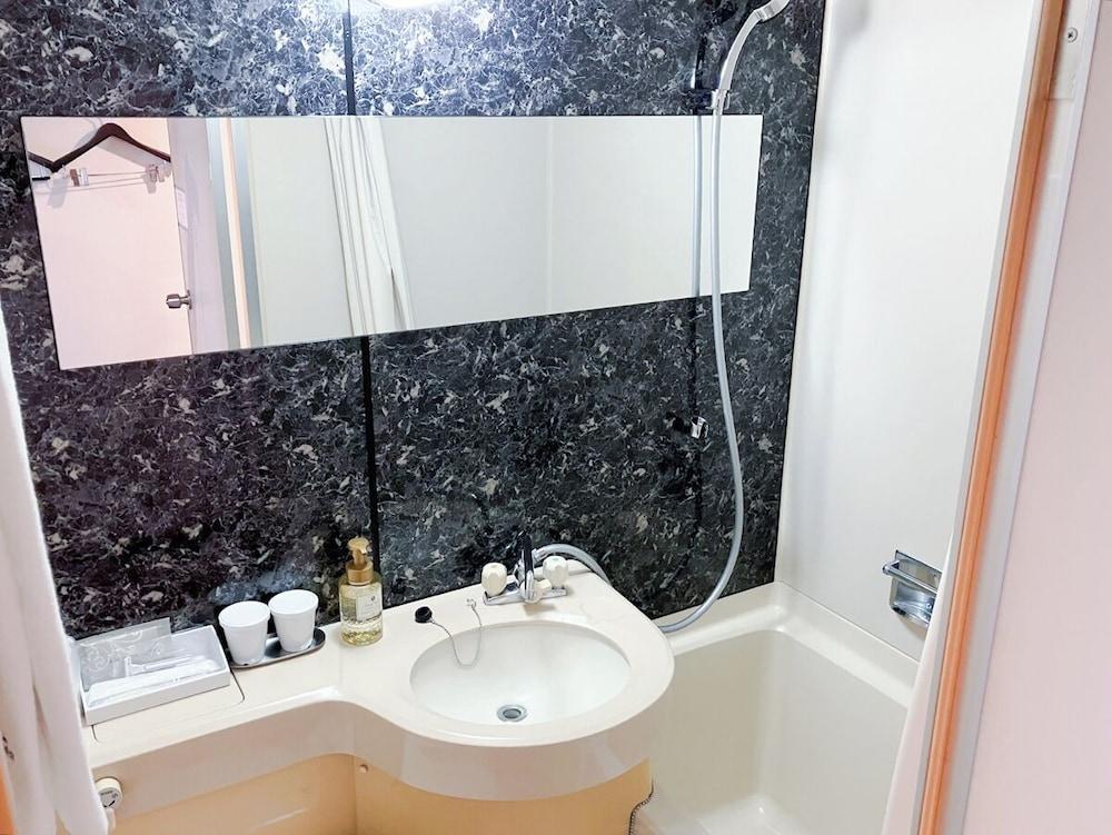 HOTEL LiVEMAX Chofu-Ekimae - Tap to explore photos