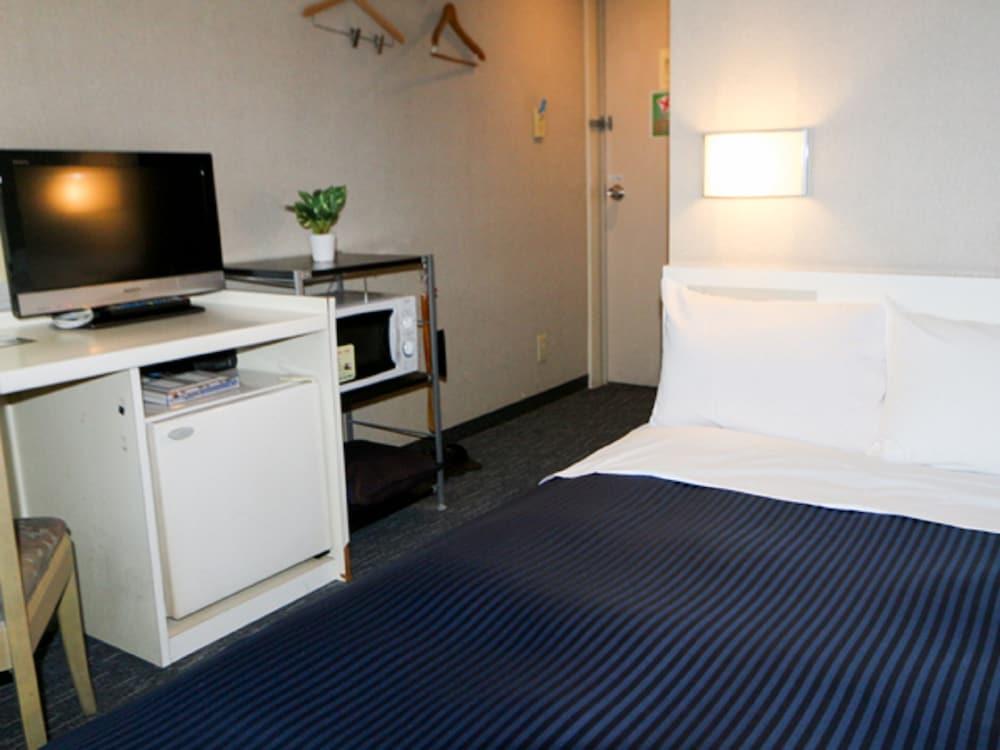 HOTEL LiVEMAX Chofu-Ekimae - Tap to explore photos