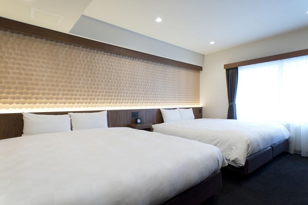 Kadoya Hotel Room Type - Quadruple Standard Universal Design 2 king beds [All Rooms are Non-Smoking]