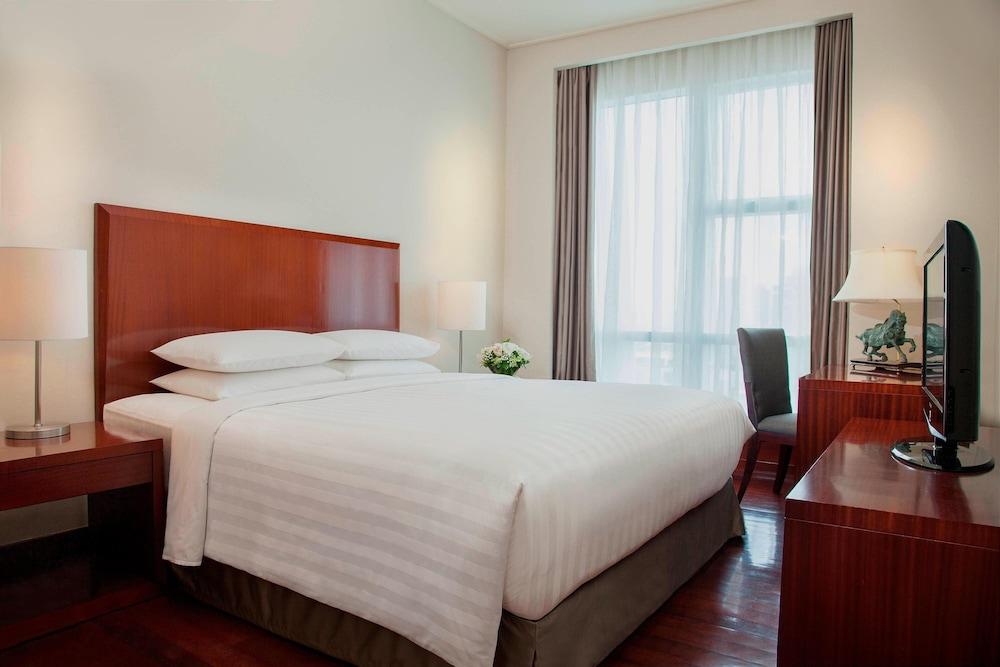 Marriott Executive Apartments Mayflower - Tap to explore photos
