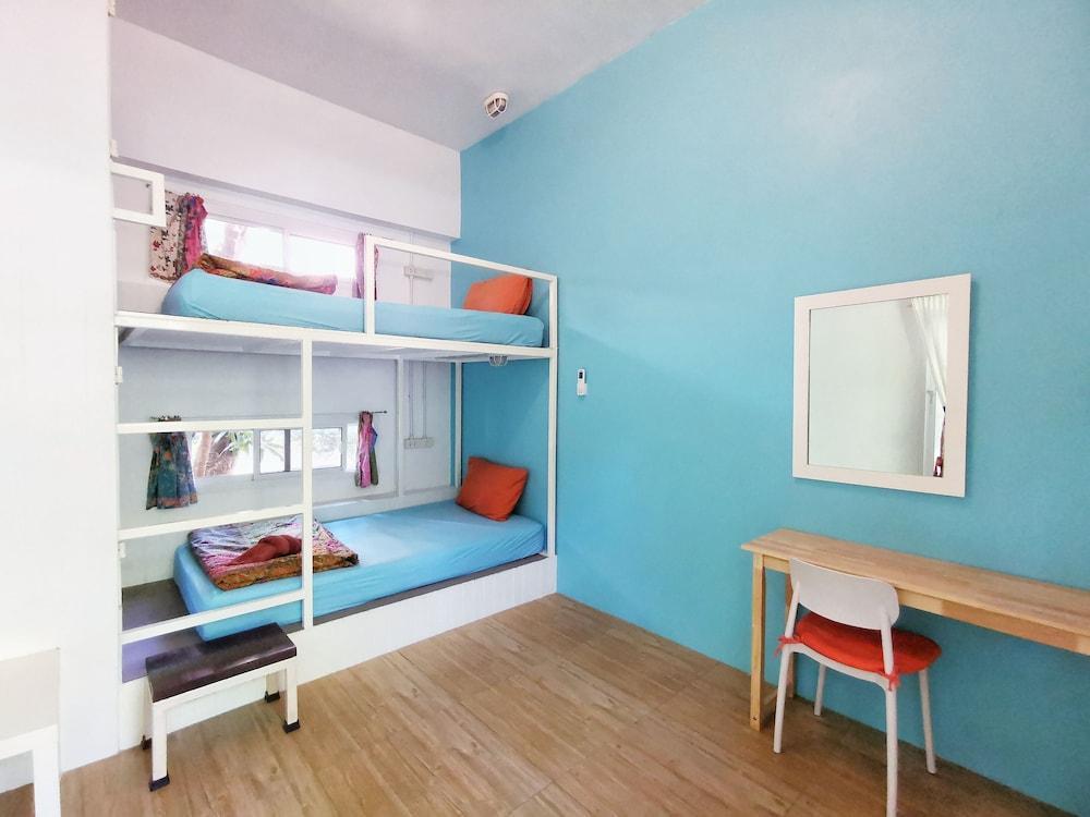 Glur Hostel Room Type - Room, Shared Bathroom (Two Glur)