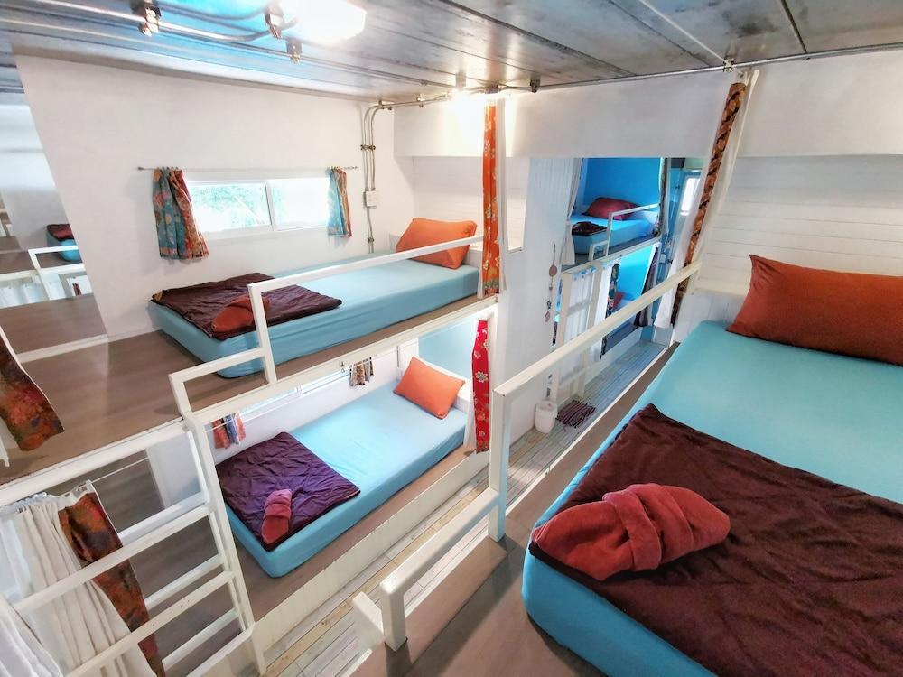 Glur Hostel Room Type - Shared Dormitory, Mixed Dorm