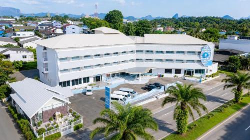 Krabi Royal Hotel - Tap to explore photos