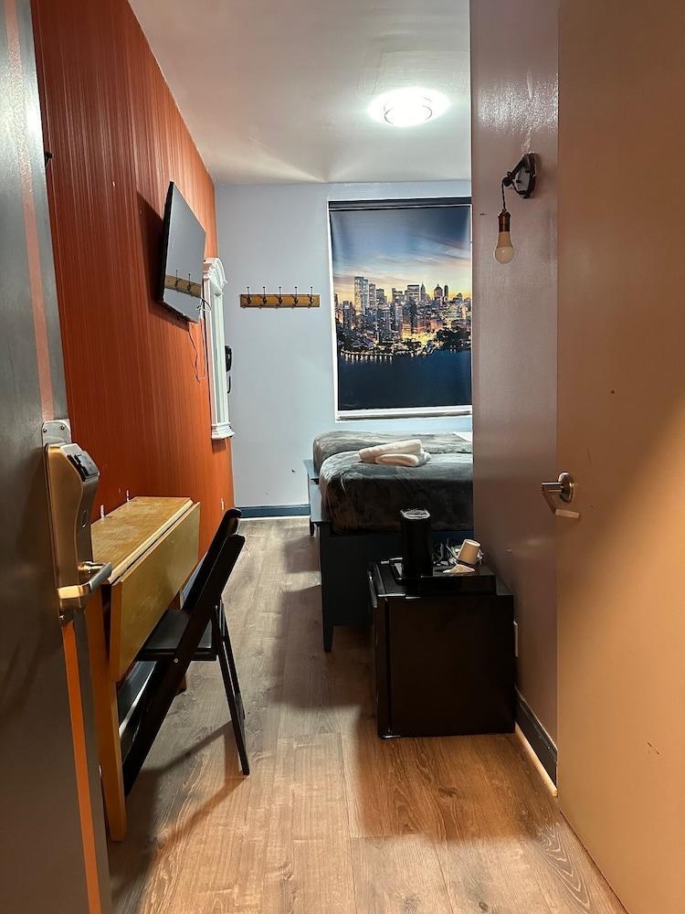 Essence Hotel Room Type - Twin Bed