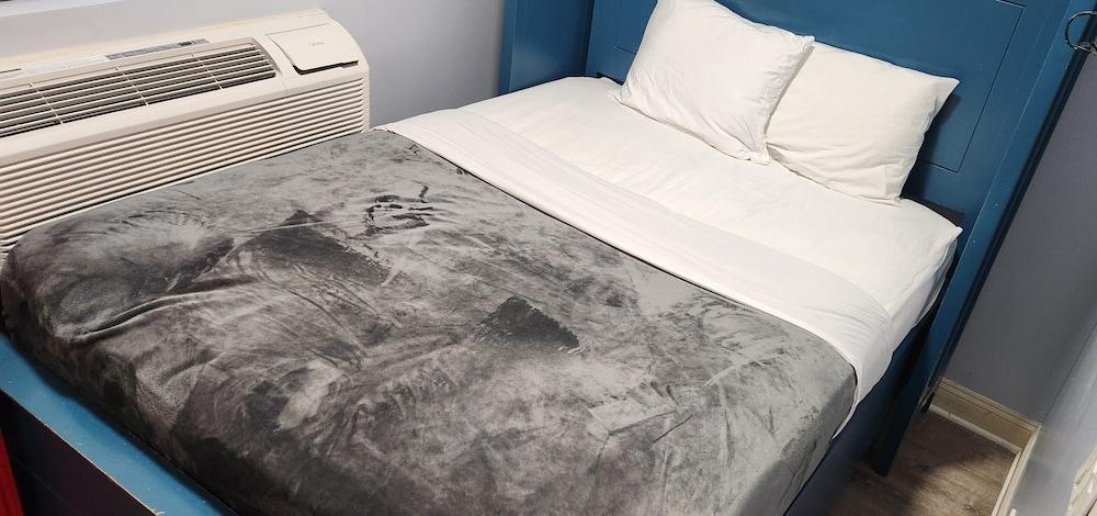 Essence Hotel Room Type - Queen Accessible Room
