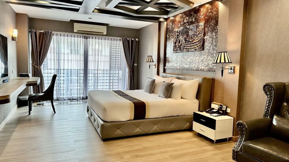 KTK Pattaya Hotel and Residence Room Type - Deluxe Suite
