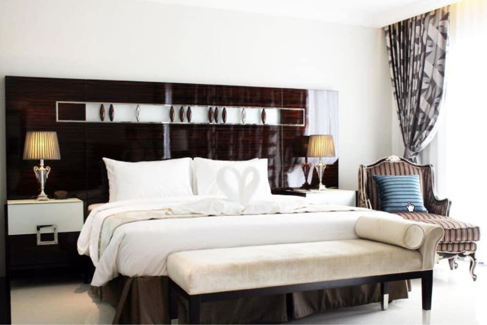 LK Royal Wing Hotel Room Type - Studio Room