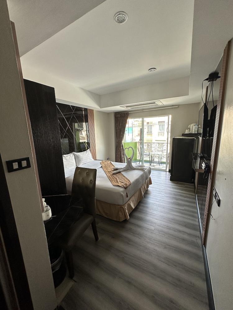 Maleez Lodge Hotel and Restaurant Room Type - Superior Double Room