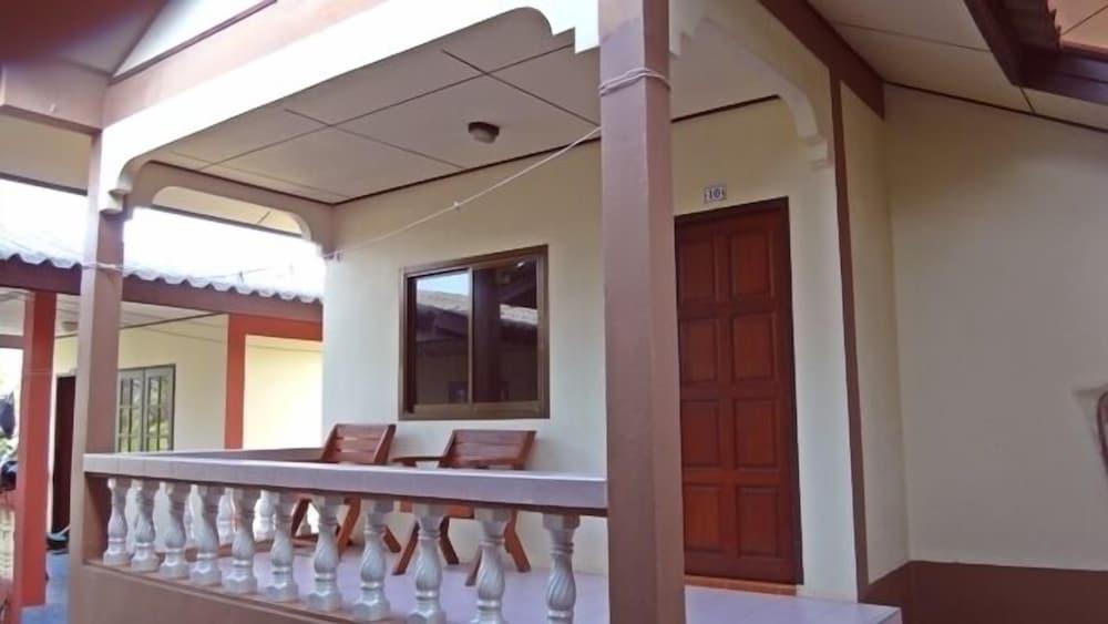 Paradise Lamai Bungalow - Tap to explore photos