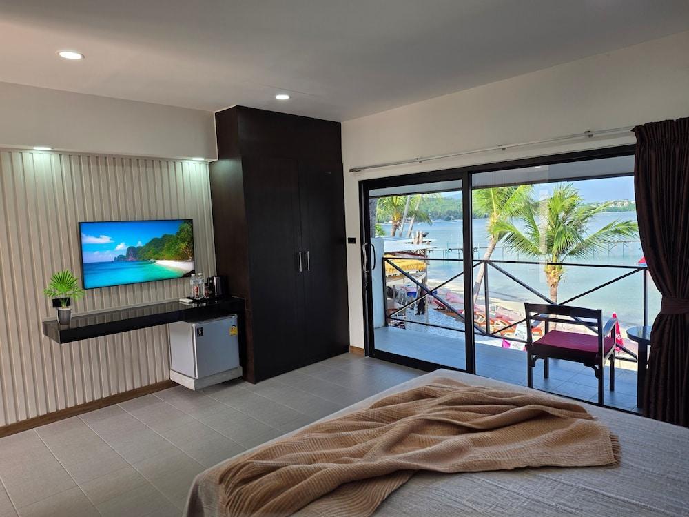 Samui Pier Beach Front Resort Room Type - Deluxe Double Room - Beach Front