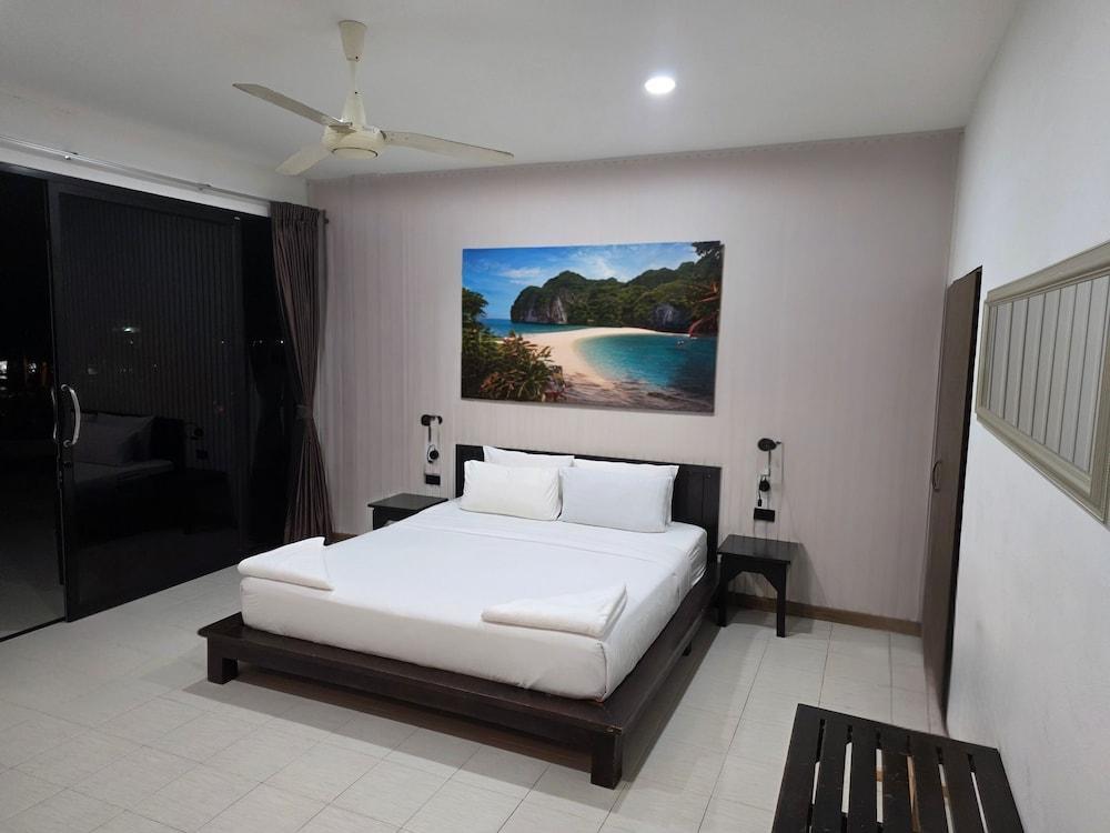 Samui Pier Beach Front Resort Room Type - Family Room, Kitchen, Sea View
