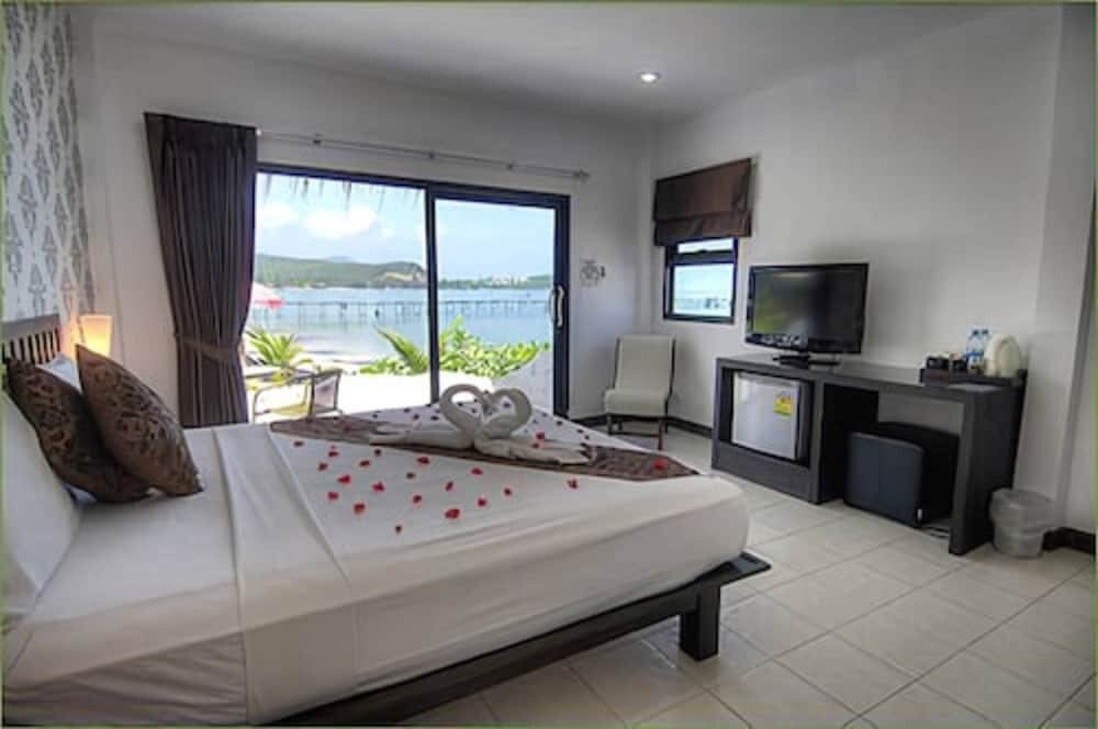 Samui Pier Beach Front Resort - Tap to explore photos